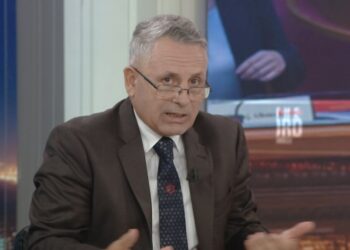 Çfarë më çuditi te Gaz Bardhi pas Kuvendit? Qafoku lexon “këshillat”: Protesto ndaj liderit tënd