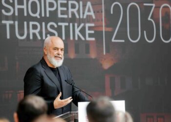 “Gati të luftojnë me Serbinë në stadium, por ndotin Shqipërinë”, Rama: Shqipet shkarkojnë plehrat në pikat turistike