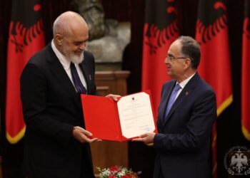 Edi Rama mandatohet për herë të katërt si kryeministër