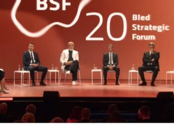 Rama batuta në Forumin e BLED: S’duhet të kishit ftuar njerëz nga Ballkani! Për çfarë arsye i bëni karriget më të vogla, mos është..