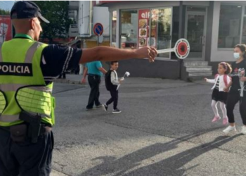 Nisja e vitit të ri shkollor, drejtori i Policisë prezanton masat e sigurisë për nxënësit/ Rritet prezenca e ‘Rrugores’