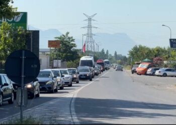 Pushuesit dynden për plazh edhe në fundjavën e parë e shtatorit, trafik i rënduar në Lezhë