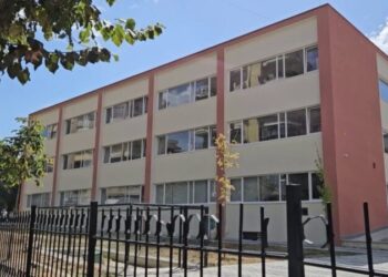 Rreth 3.700 nxënës më pak se një vit më parë, rrezikohet mbyllja e disa shkollave në Korçë