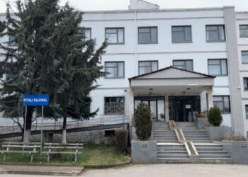 Konsumuan karamele me kanabis, mjeku pediatër: 3-vjeçarja ende në gjendje të rëndë