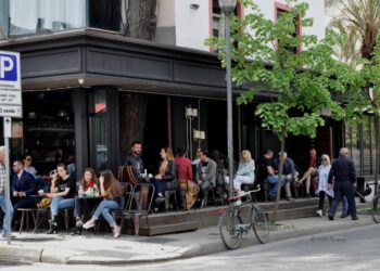 1 në 4 të rinj në Shqipëri, as në shkollë e as në punë/ Sociologët: Ndikon emigrimi dhe…