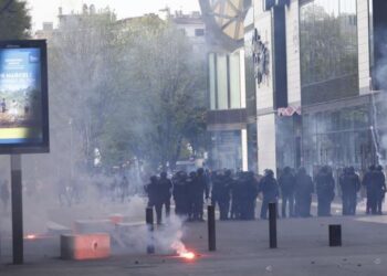 Përplasje të dhunshme në Paris para ndeshjes në Champions, arrestohen 19 tifozë