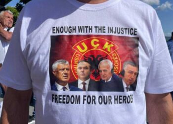 Sot protestë në Hagë/ Shqiptarët “ngrenë” zërin e kërkojnë drejtësi për ish-krerët e UÇK-së