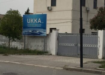 E pushoi nga puna, 48-vjeçari dhunon drejtorin e Ujësjellësit në Kavajë