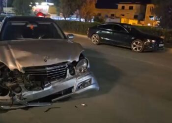 Përplasen 4 makina në Transballkanike, plagoset 21-vjeçarja në Vlorë