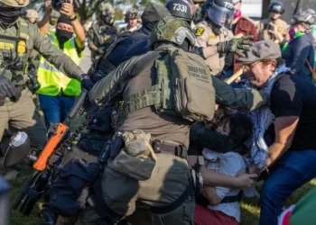 Bastisjet e policisë, reagon guvernatori i Illinois: Taktika çnjerëzore ndaj emigrantëve
