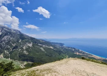 Stabilizohet moti dhe rriten temperaturat, sot kohë e kthjellët me vranësira të pakta