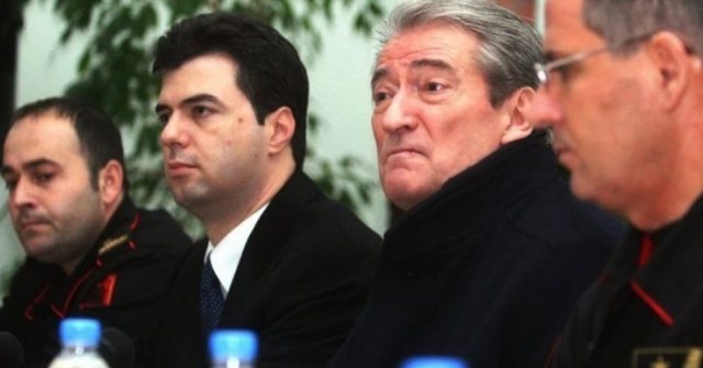  Policia u zhduk në 21 Janar  Basha u përgjum   Qafoku  Thoshin ka 20 të vrarë