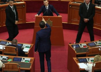 7 pyetjet që socialistët nuk i bënë Altin Dumanit në Kuvend