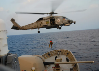 VIDEO / Greqia shpalos forcën: Tanke, helikopterë dhe anije në një skenar real lufte…