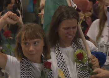 ”Nuk po e ndalni dot gjenocidin!’’, Thunberg deportohet në Athinë bashke me aktivistët e tjerë