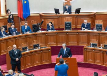 “Abuzuat me fjalën”! Peleshi mbyll seancën; Bardhi: Lërja karrigen Ballës nëse s’e mban dot presionin