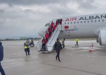 Kombëtarja arrin në Serbi, pritet nën masa të rrepta sigurie