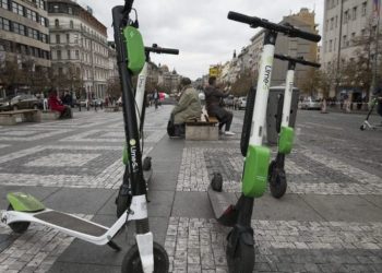 Praga si Tirana e Parisi, ndalon përdorimin e skuterave elektrikë