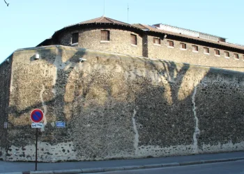 Lideri i tretë francez në burg, pas një Mbreti dhe një kolaboracionisti, një qeli 9m² për Sarkozy, do marrë Kontin e Monte Kristos me vete