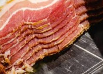 Shkencëtarët ngrenë alarmin: Të ndalohet menjëherë konsumi i proshutës, po shkakton kancer