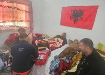DETAJE / Përkeqësohet gjendja shëndetësore e dy naftëtarëve grevistë në Fier