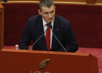 “Fshehu dënimet nga drejtësia greke”, Dumani “gëzon” Berishën: Irena Gjoka është nën hetim
