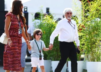 Vajza e madhe 70 vjeç, djali i vogël 5 vjeç! Jeta e bosit legjendar të Formula 1