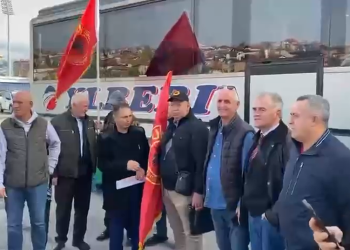 VIDEO/‘UÇK zemra e Kosovës’, me këngë patriotike, shqiptarët e Kosovës nisen me autobusë drejt Tiranës