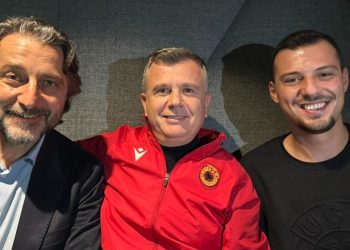 “Më të fortë kur jemi bashkë”/ Balla poston foto me djalin e Hashim Thaçit dhe Përparim Ramën