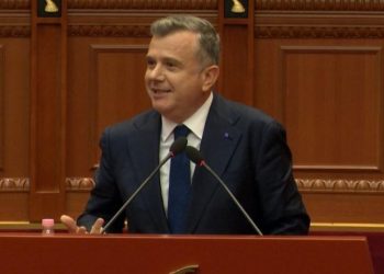 Balla tallet me kandidatin e opozitës në Tiranë: Morët ‘zarin’ e Zenit e bëtë ‘kukullën’ e Saliut