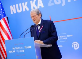 ‘Kush po e rruan për urdhra’, Berisha i shmanget pyetjes për pjesëmarrjen e Leskajt në protestën për UÇK-në: S’ka pasur..