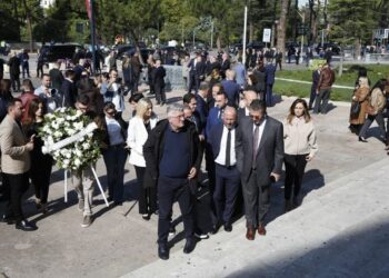 VËZHGIM: Të gjithë në homazhe për gjyqtarin Kalaja, por mungon Berisha që sulmon drejtësinë çdo ditë