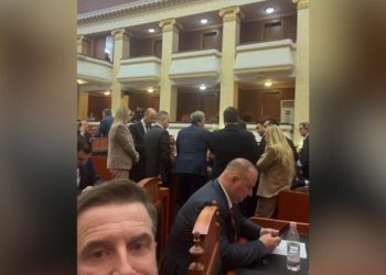 Braçe ironizon opozitën: 2 orë e 40 minuta shkuan kot! Prokurorin pyete në Gjykatë për çështjen tënde