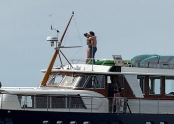 (FOTOT)”Shpërthejnë” rrjetet/ Çaste romantike në jaht, Katy Perry dhe Justin Trudeau konfirmojnë lidhjen