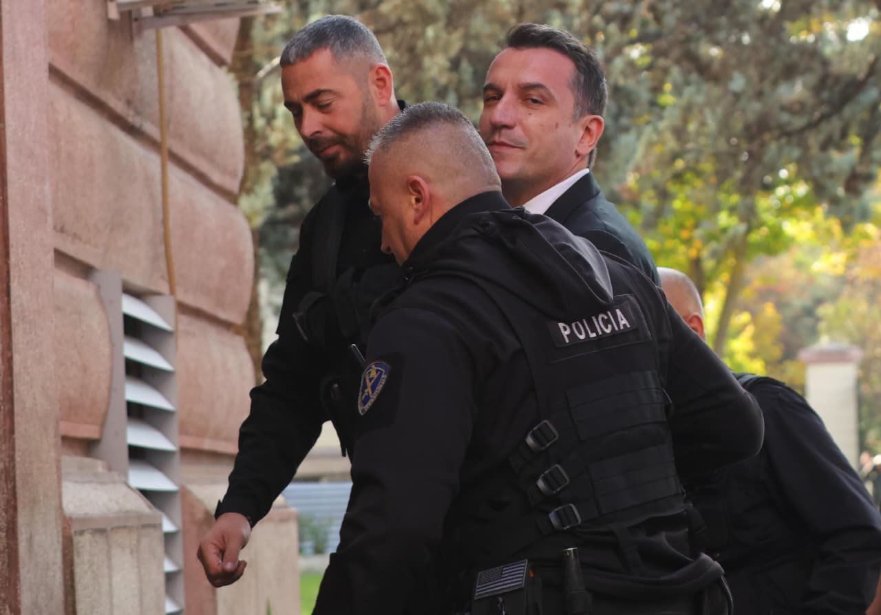 Veliaj flet në GJKKO  Mbajtja ime në kafaz është trajtim degradues  poshtërues dhe në kundërshtim me KEDNJ