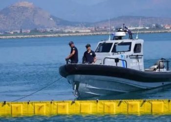 Gomone me drogë nga Shqipëria, gjenden 80 kg në mjetin e fundosur. Arrestohet “Çimoni”, kontrolle banesash në Sarandë (EMRI)