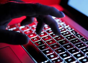 “Tigri i Bardhë” i internetit| 21-vjeçari akuzohet për vrasje dhe abuzimin e fëmijëve, njëri rast u transmetua live