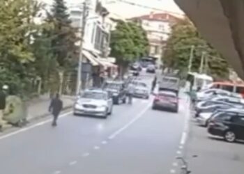 Tre persona dhunojnë me sende të forta 39-vjeçarin në Bilisht, ai plagos me thikë njërin nga autorët