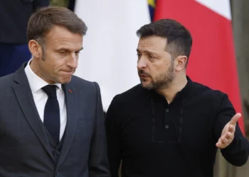 Zelensky bisedë telefonike me Macron: Folëm për forcimin e mbrojtjes ajrore të Ukrainës