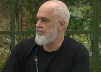 “Nuk ke kuptuar ligjin”/ Rama kritikon kryebashkiakun e Kuçovës: Pse nuk e ke dorëzuar hartën e zonave prioritare?!