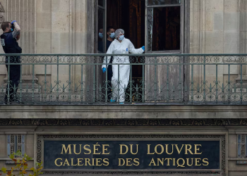 Mblidhen mbi 150 mostra ADN-je! Shpresë për rikuperimin e bizhuterive të vjedhura te muzeu i Luvrit