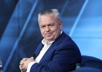 “Vila buzë detit e makina 500 mijë euro” – Murrizi zbulon pasuritë e Flamur Nokës dhe milionerëve të PD