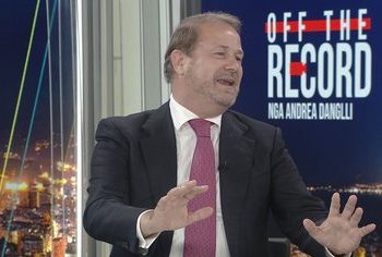 “Mos u vishni me kostume mijëra euro”, Gjin Gjoni përgjigje Nokës: Ku ta gjejmë që deputetët e PD të kenë një mirëqenie, sepse …