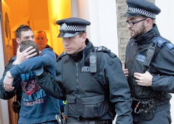 (EMRAT)Arrestohen në Angli dy shqiptarë me kartela të kuqe Interpoli/ Akuzat që rëndojnë mbi ta..