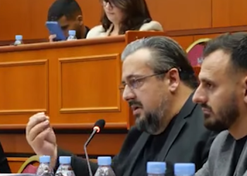 Bllokimi i monopatinave, debate në Këshillin Bashkiak të Tiranës/ Opozita: T’i jepet zgjidhje qytetarëve, investuan për t’i blerë