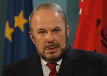 DETAJE / Nanon e rikthyen në jetë mjekët e ambulancës, specialistë nga jashtë në ndihmë të tij