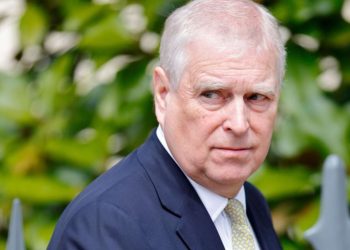 “Akuzat ndaj meje po dëmtojmë Familjen Mbretërore”/ Princi Andrew heq dorë nga titujt mbretëror