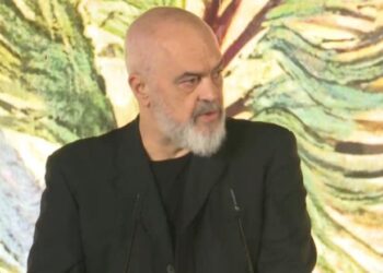 Parku i Besimit në Petrelë/ Rama: Nuk është simbol i fesë, por faltore adhurimi! Të mbjellim pemë, shpresë e vazhdimësi