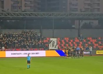 Ndërroi jetë në aksident, ‘Flamurtari’ nderon 17-vjeçarin Leandro Shametaj