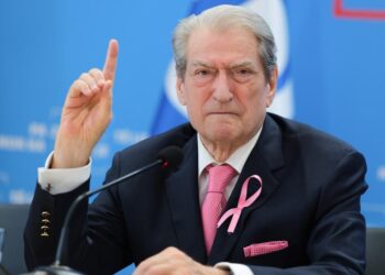 “Krime kundër njerëzimit”, Berisha akuzon Manastirliun: Mund të përgatisim një dosje për në Gjykatën Ndërkombëtare